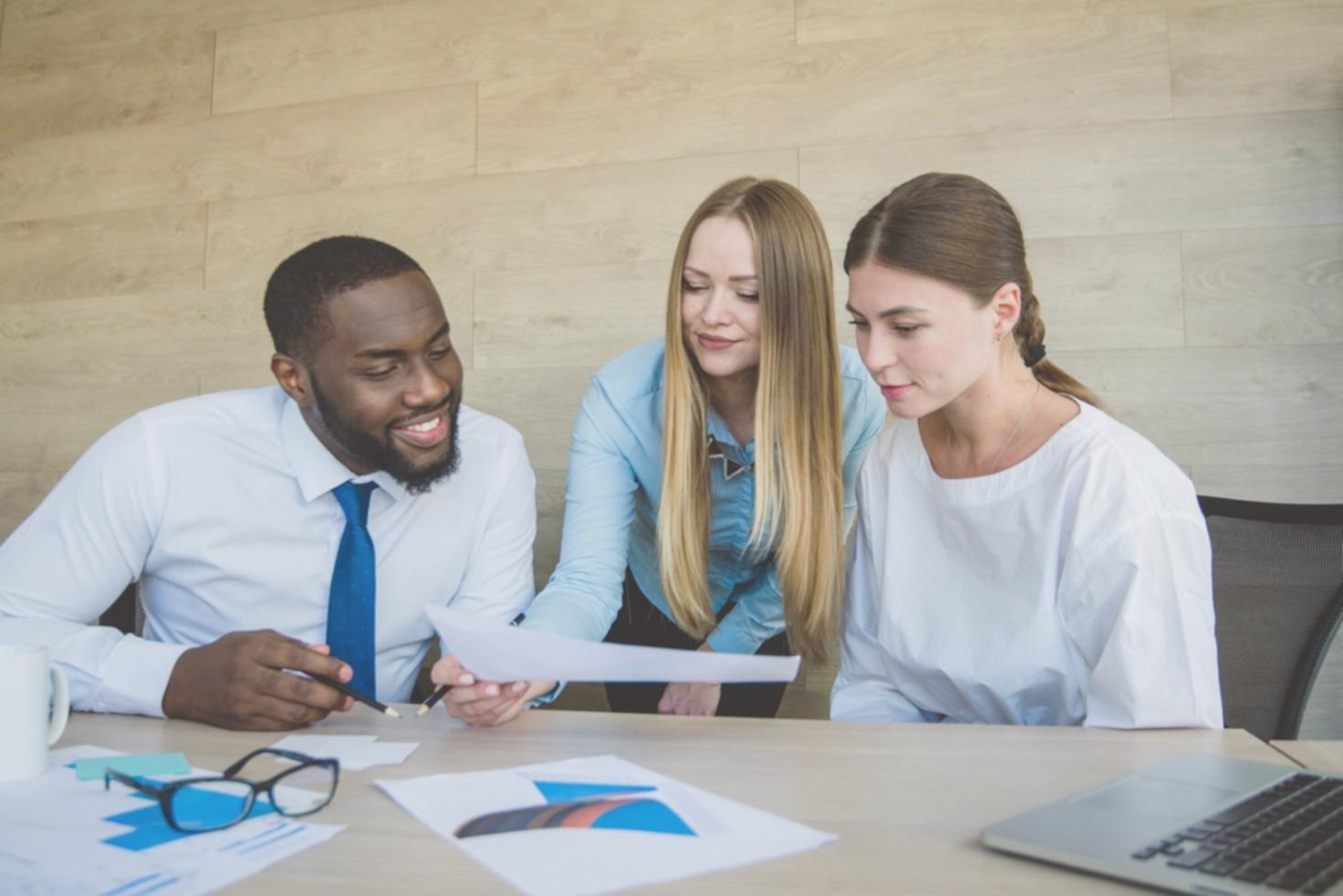 Personne travaillant sur sa planification financière